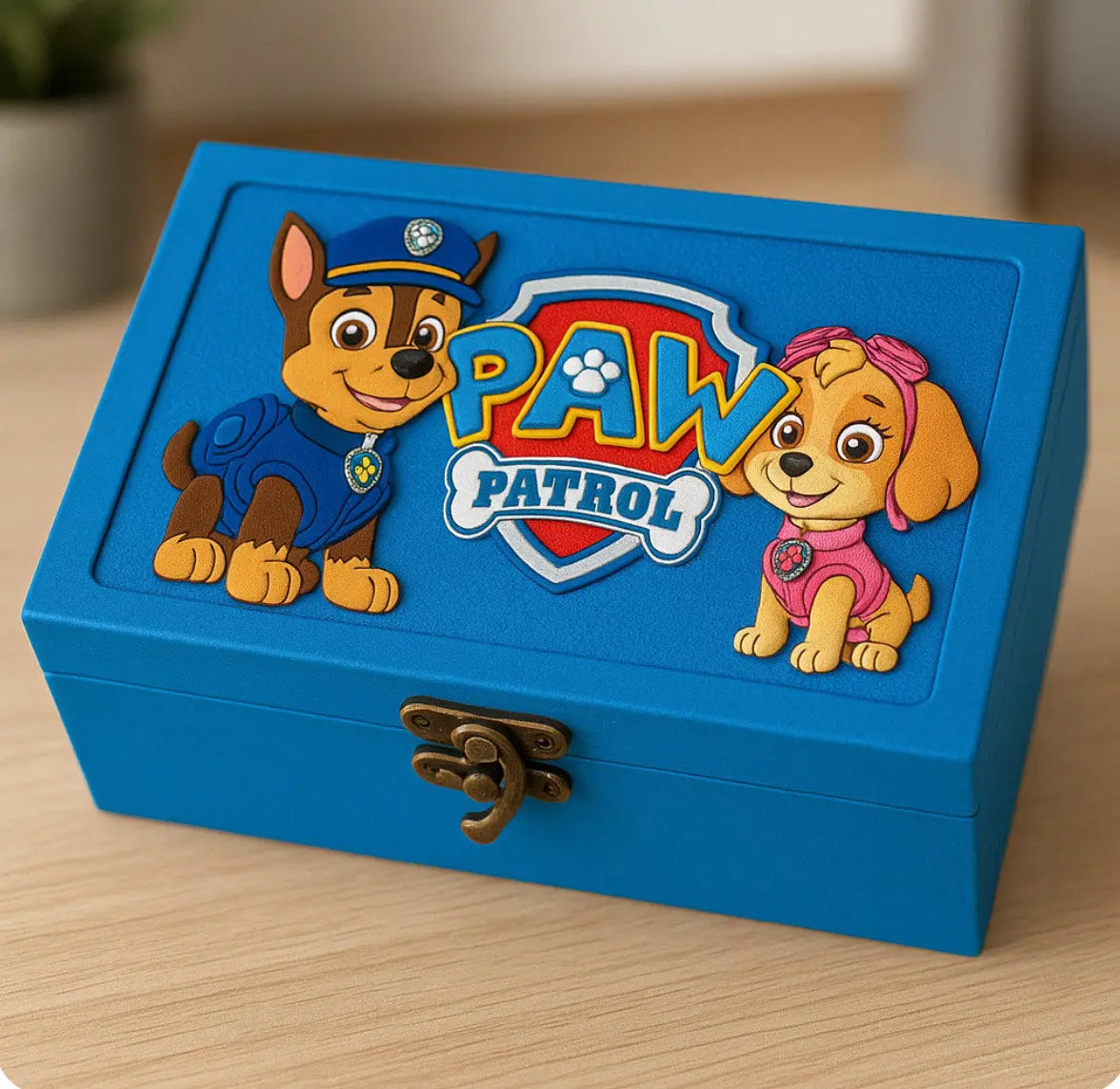 Blue wooden Caja Patrulla perruna storage box with Paw Patrol characters Chase and Skye on the lid, decorative and educational for children.